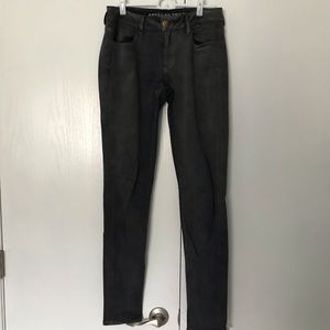 AE jeggings 6 long gray white washed